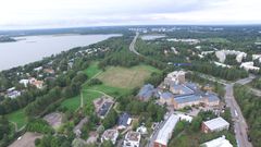 Munkkiniemien seniorikeskus on hyvien liikenneyhteyksien varrella.