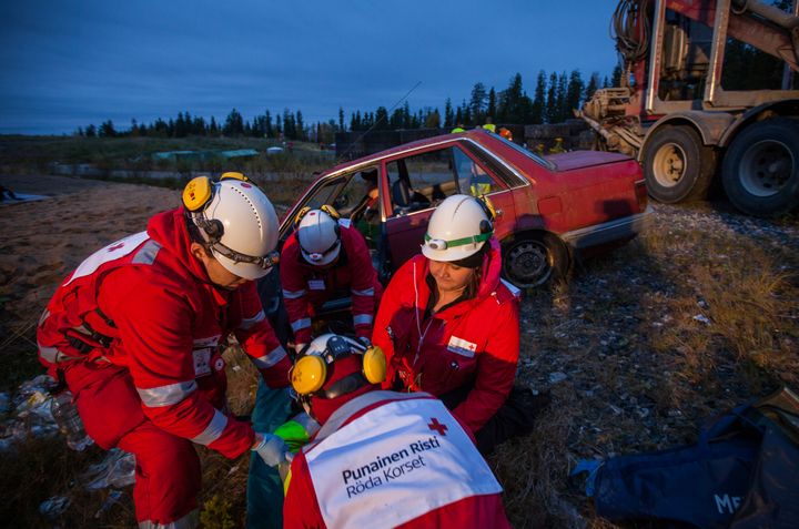 Ensiapuohjeita päivitetään viiden vuoden sykleissä, sillä etenkin elvytyksen osalta ilmestyy jatkuvasti uutta tutkimustietoa. Kuva: Janne Körkkö / Suomen Punainen Risti