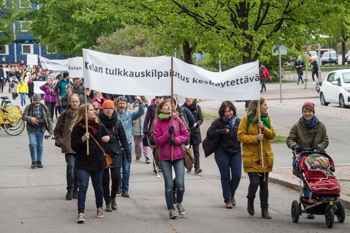 Mielenilmaus 2.6.2017 Kelan tulkkauskilpailutuksen keskeyttämiseksi. Kuvaaja Markku Ojala.