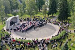 Ylioppilaat Länsipuistossa 2020. Kuva: Aki Paavola
