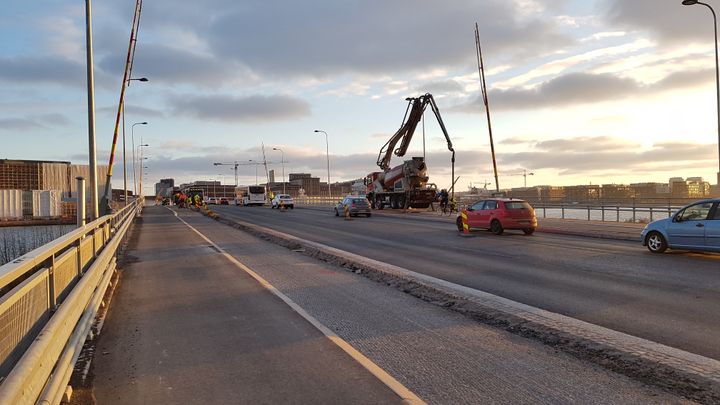 Sillan viimeistelytöitä 9.12. Kuva: Helsingin kaupunki / Lauri Hänninen
