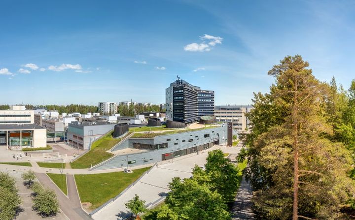 Sähköajoneuvojen pikalatausteknologiaa valmistava Kempower Oy avaa uuden tuotekehitykseen keskittyvän yksikön Tampereen yliopiston Hervannan kampukselle. Kuva: Tampereen yliopisto