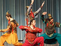 Pekingin tanssiakatemia: Qin-soturit.