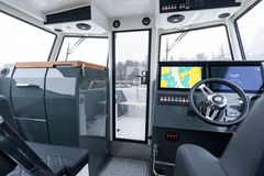 The windows in the Buster Phantom Cabin provide unimpeded visibility in all directions. The separate WC is situated in front of the navigator’s seat. The instruments and charts are easily accessible on the 16” Buster Q smart display, and twin 16” displays are optionally available.