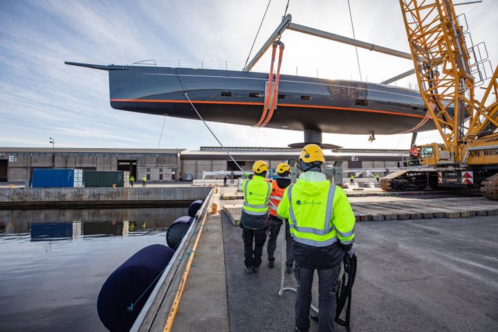 The export success of Finnish luxury-class sailboat manufacturers continues, and in 2021 a record number of yachts were delivered to the world from the Pietarsaari region. The value of the boats rose to almost EUR 200 million. One of these boats was the nearly 46-meter-long Baltic 146 “Path”, which headed from Pietarsaari to the Mediterranean. Photo:  Eva-Stina Kjellman.