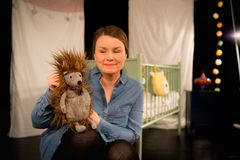 Teatteri Mukamas esittelee Pikku-Siilin. Kuva: Teatteri Mukamas