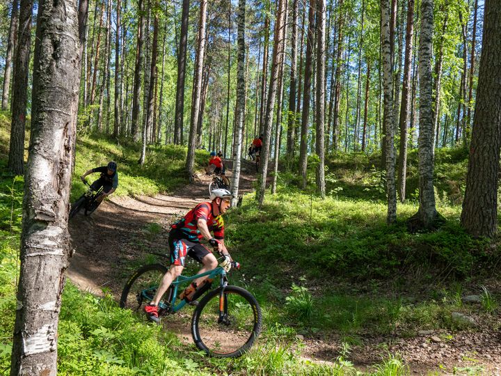 Jaama MTB -tapahtumassa poljetaan lasten Mini-Jaaman (1 km) lisäksi nuorille ja aikuisille suunnatuilla 24, 46 ja 68 kilometrin reiteillä. Kuva: Elina Laukkanen