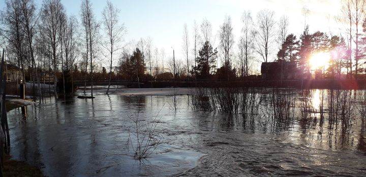 Laihianjoen vedenpinta oli korkealla Karkkimalan mittausaseman liepeillä 31.3.2021