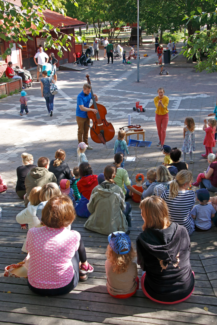 Cultural environments increase residents’ wellbeing and strengthen the local identity. This picture is from the Matinkylä residents’ park. Photo: KAMU Espoo, Jussi Helimäki.
