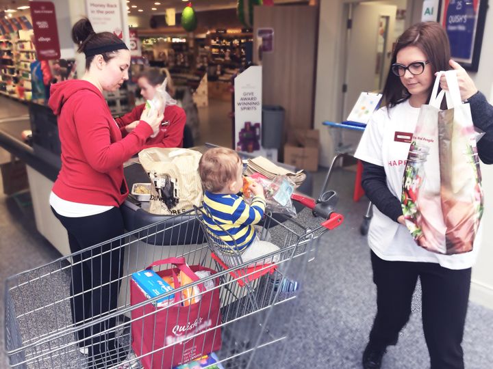 Hellonin Musgrave-kauppaketjulle tekemä, maailman parhaana palkittu palvelumuotoilu paransi yksityiskohtia, kuten parkkipaikalle saapumista, ostoskärryllä liikkumista, lapsiperheille suunnattua stressitöntä kassapistettä ja huomioi yleisesti  lasten ja vanhempien viihtyvyyden koko kaupassa käynnin ajan.