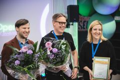 Vuoden kasvuyritykseksi 2021 pienten yritysten sarjassa valittiin savonlinnalainen sisärakentamisen järjestelmien uudistaja Luomoa Oy. Keskisuurten yritysten sarjan Vuoden kasvuyritys 2021 on tamperelainen teknologiatalo Unikie Oy.