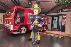 Palomies Sam on yksi Mattel Play Liverpoolin sisäleikkipuiston hahmoista. Yhteensä noin 1 900 neliömetrin suuruinen sisäaktiviteettipuisto on Lappset Creativen suunnittelema, toimittama ja rakentama kokonaisuus. Se sijaitsee Albert Dock'n elämyskohteessa Liverpoolissa Isossa-Britanniassa.