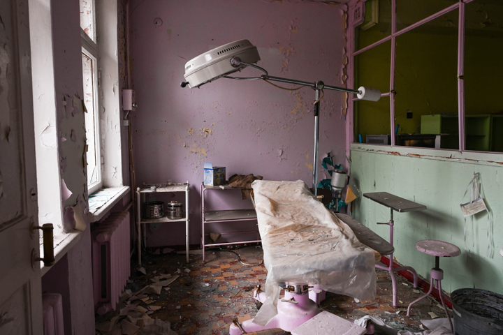 Tuhottu sairaala Lymanissa, Donetskissa. Kuva Colin Delfosse, Lääkärit Ilman Rajoja.
