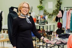 Tampereen Sokokselle avautuu uusi kestävän muodin kerros.
Naisten muodin myyntipäällikkö Tuula Markkula. Kuva: Karri Harju