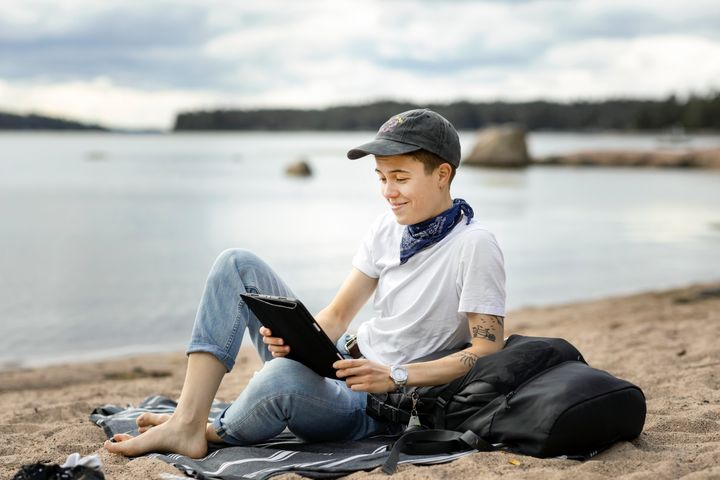 Kesällä moni innostuu tutustumaan kirjaston tarjontaan. Kuva: Suvi-Tuuli Kankaanpää / Helsingin kaupunki