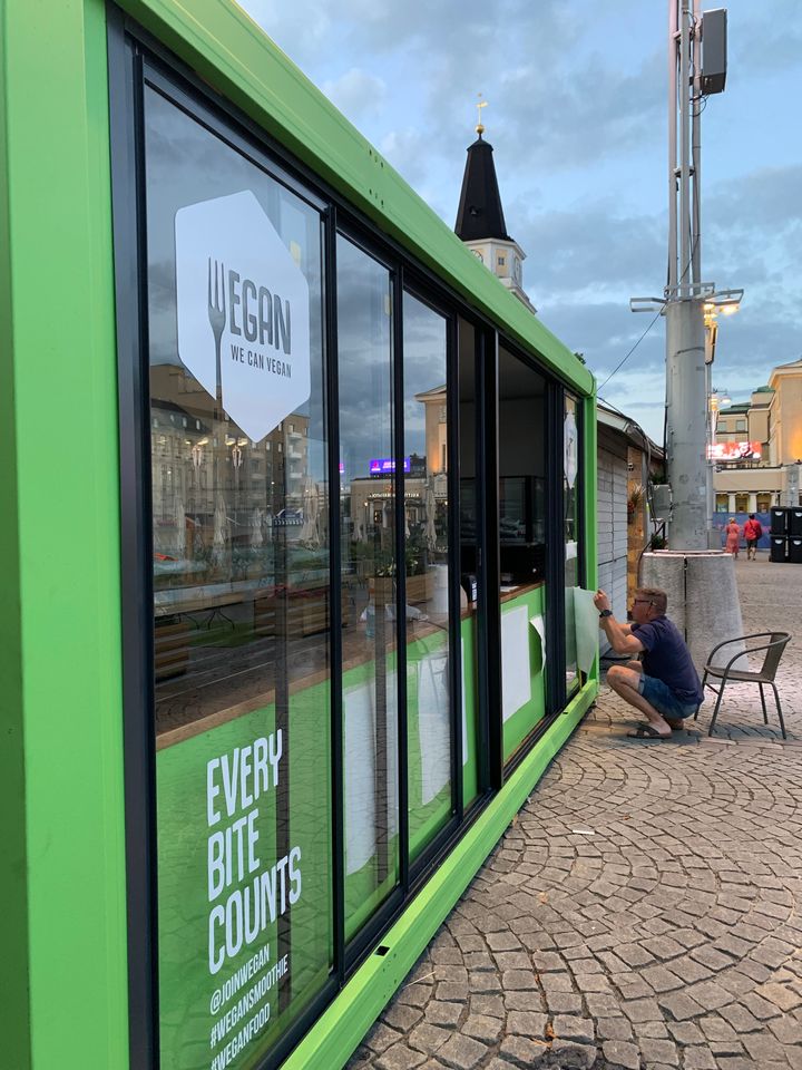 Tampereen Keskustorille avautuu maailman ensimmäinen WEGAN-ravintola torstaina 1.7.