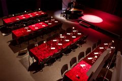 Musiikkiteatteri Kapsäkki on monipuolinen kulttuurikeskus Helsingin Vallilassa. Sunborn Catering ottaa Kapsäkin ravintolatoiminnot pyörittääkseen vuoden 2017 alusta.