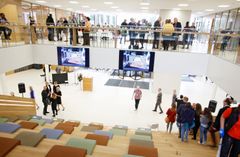 Ruusupuisto Jyväskylän yliopiston kampuksella, sisäkuva rakennuksesta.
