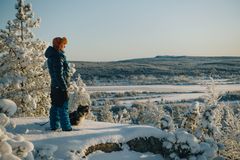 Love of the Wild näyttää katsojille ympäri maailman Euroopan huikeimmat luontokohteet - Suomea sarjassa edustaa mm. Emilia Laitinen.