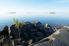 Uutelan Skatanniemessä voi kuvitella olevansa kauempanakin kuin Helsingissä. Meren äärelle saaristotunnelmaan pääsee helposti ilman laivamatkaa. Kuva: Jussi Helimäki.