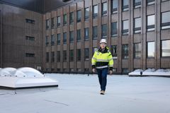 Kiinteistöpäällikkö Petri Tynkkynen sanoo, että kiinteistöjen ylläpidossa vihreät valinnat ovat hyvin merkityksellisiä ja nykyaikana aivan välttämättömiä. Kuvaaja: Jaakko Lukumaa