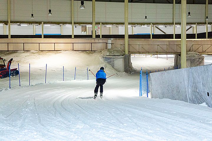 Kivikon hiihtohalli on auki tällä kaudella 3.10.2022−5.2.2023.