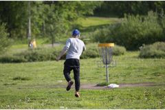 Paloheinänhuipun liikuntapuistoon suunnitellaan 18-väyläistä frisbeegolf-rataa. Kuva: Marja Vaananen