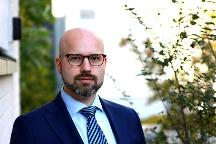 THL:n tiedonhallintajohtaja Aleksi Yrttiaho Koronavilkku-tiimeineen on Suomalaisen koodin edistäjä 2020