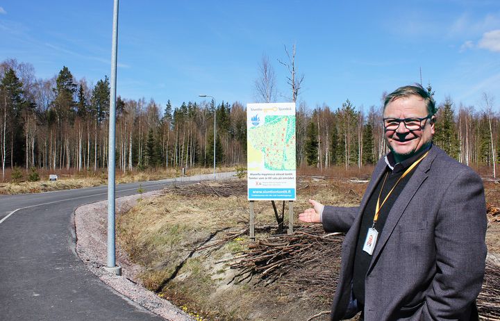 Siuntion elinvoimapäällikkö Kalle Stenbäck kertoo, että Palonummenkaaren päästä on varattu monta tonttia.