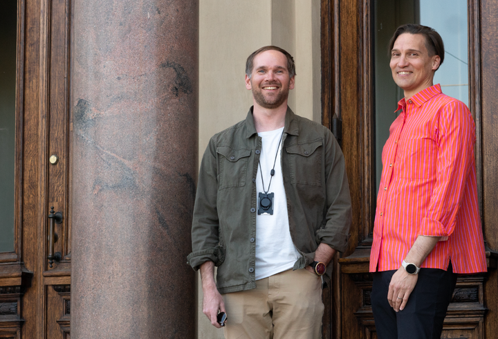 Jan Kajander, product manager for the Finnish National Gallery’s ticket sales, and
ICT specialist, Tero Kojo, standing in front of the Ateneum Art Museum.
Photo by Oona Nakai / Finnish National Gallery