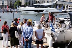 Purjeveneiden esittelyyn Uiva venenäyttely on ainutlaatuinen paikka, jossa veneet voidaan esitellä omassa elementissään: purjehduskunnossa, mastot, purjeet ja köydet paikoillaan.