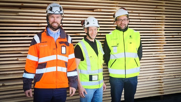 New benchmark in sustainability. CEO of Calefa Petri Vuori, sawmill directory Sami Kotivuori and Head of UPM Timber Antti Koulumies.
