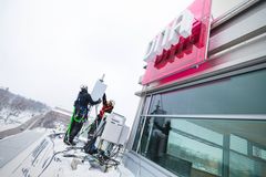 Building new 5G base station