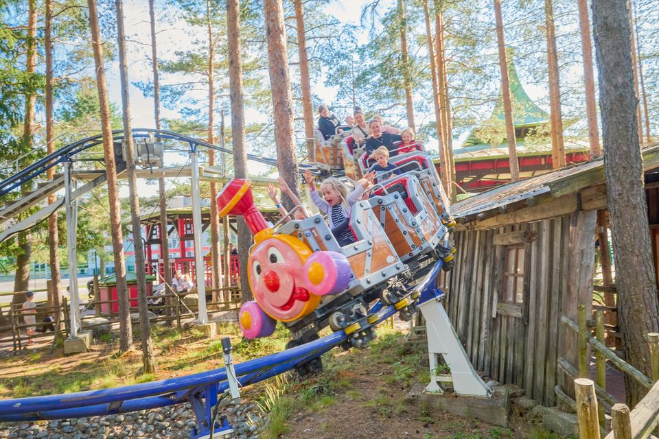 Mine Train on pienten oma hurja vuoristorata. 