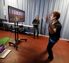 Robottien ja virtuaalitodellisuuden käyttö mahdollistaa uudenlaisia harjoittelumuotoja kuten pelillistetty tai robotin ohjaama harjoittelu. Kuva: Jyväskylän yliopisto.