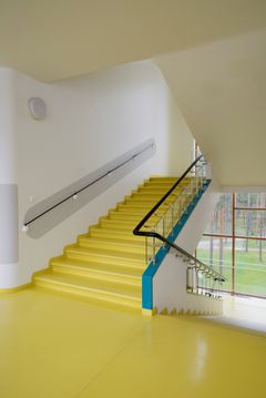 Paimion parantolan portaikosta avautuu näkymä ympäröivään luontoon. Kuva Maija Holma, Alvar Aalto -museo.
