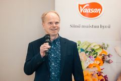 Kaurayhdistyksen puheenjohtaja, Luonnonvarakeskuksen erikoistutkija Veli Hietaniemi kertoi, että suomalainen kaura on kultaa. Kuva: Vaasan