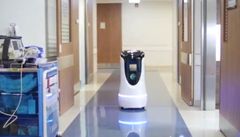 Robotti täydessä työssä thaimaalaisessa sairaalassa.