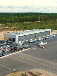 Suomen ensimmäiset lentokonemessut järjestetään lentokentällä, jotta lentokalusto saadaan paikalle. Tech Runwayn kotikenttä on Helsinki-East Aerodrome Pyhtäällä jo neljättä kertaa.