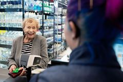 Useimmista Pirkanmaan Osuuskaupan toimipaikoista saa vihreällä kortilla Bonukset tuplana poikkeuksellisesti koko joulukuun ajan.
