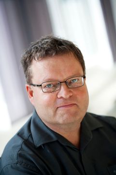 Pitkään antimikrobisia pintoja tutkinut polymeerikemian tohtori Kari Soljamo kertoo, että esimerkiksi MRSA-bakteeri eliminoituu hallituissa laboratorio-olosuhteissa antimikrobisella pinnalla jopa 20 minuutissa.