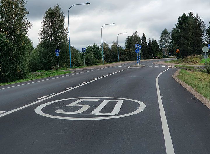 Kesän 2021 päällysteurakan yhteydessä tehty suojatien päivitystyö. Kuva: Jesse Kananen