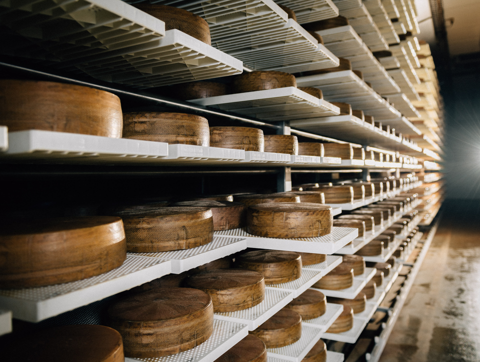 Juustoportin kellaroitujen juustojen oppi haettiin aikoinaan Sveitsistä