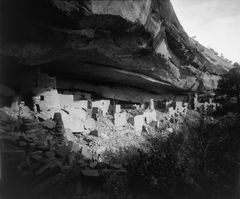 Mesa Verden alueen Chapin Mesassa sijaitsevassa Cliff Palacessa oli jopa yli 200 asuin- ja varastohuonetta. Kuva vuodelta 1891. Kuva: Gustaf Nordenskiöld (Museoviraston Kuvakokoelmat)