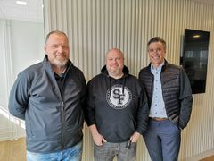 Ensimmäisessä podcastissa Niko Kantolan kanssa Patrick Manner (vas) ja Pasi Jaatinen (oik).