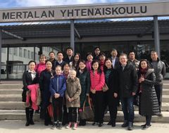 Kiinalaisvirkamiesryhmä vierailulla Savonlinnassa.
