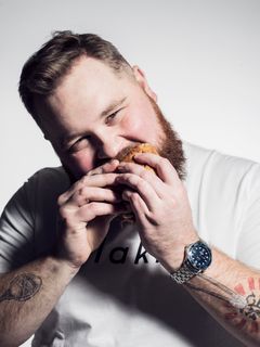 "Paine laajentaa Jyväskylään on ollut kova, sillä vilkkaassa opiskelijakaupungissa on ainakin meille tulvineiden kyselyiden mukaan kova nälkä laadukkaalle hampurilaiselle", kertoo Subin Burgerimies-sarjassakin loistava Akseli Herlevi. Kuva: MTV