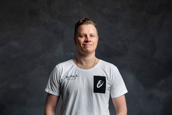 Lasse Kukkonen luotsaa yrittäjiä menestyvän tiimin johtamiseen.