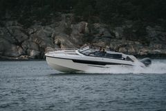 The handling characteristics of the Yamarin 88 DC will please even the very demanding helmsmen.The boat feels stable also at higher speeds and rougher weather