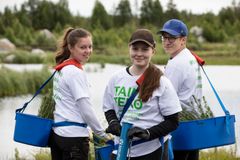 Taimiteossa työllistetään alle 18-vuotiaita, pääasiassa peruskoulun päättäviä nuoria. Sadat nuoret ovat saaneet arvokasta kesätyökokemusta metsäalasta 4H:n Taimiteko-toiminnan kautta.